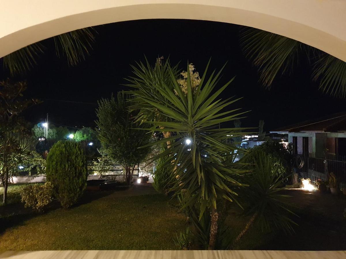 Hotel Pefko Neos Marmaras Buitenkant foto